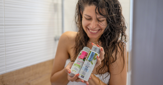 InaEssentials dabīgais rožu šampūns sausiem un bojātiem matiem