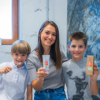 Iegādājieties 3 Ina Dent-All Zobu Pastas, saņemiet 1 Dūmu koka Mutes Skalošanas līdzekli bez Maksas